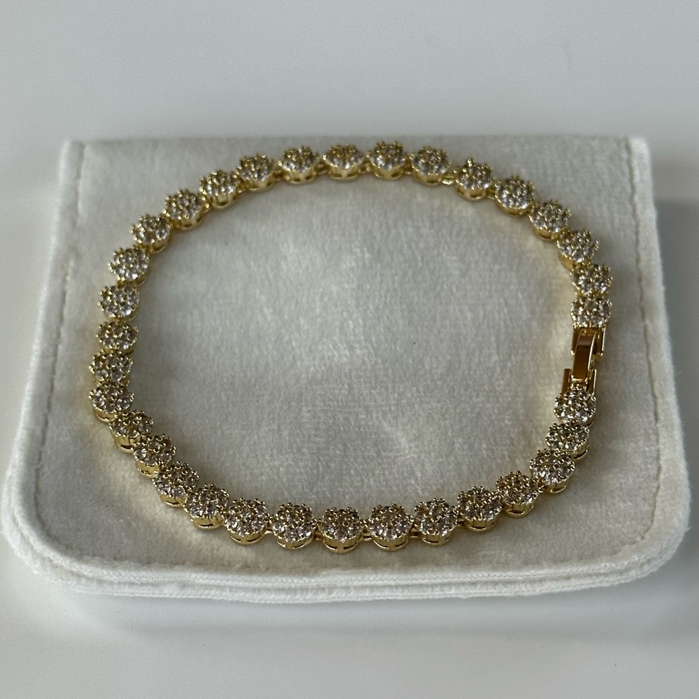 NWOT 14k Plated  Flower Cluster Tennis Bracelet